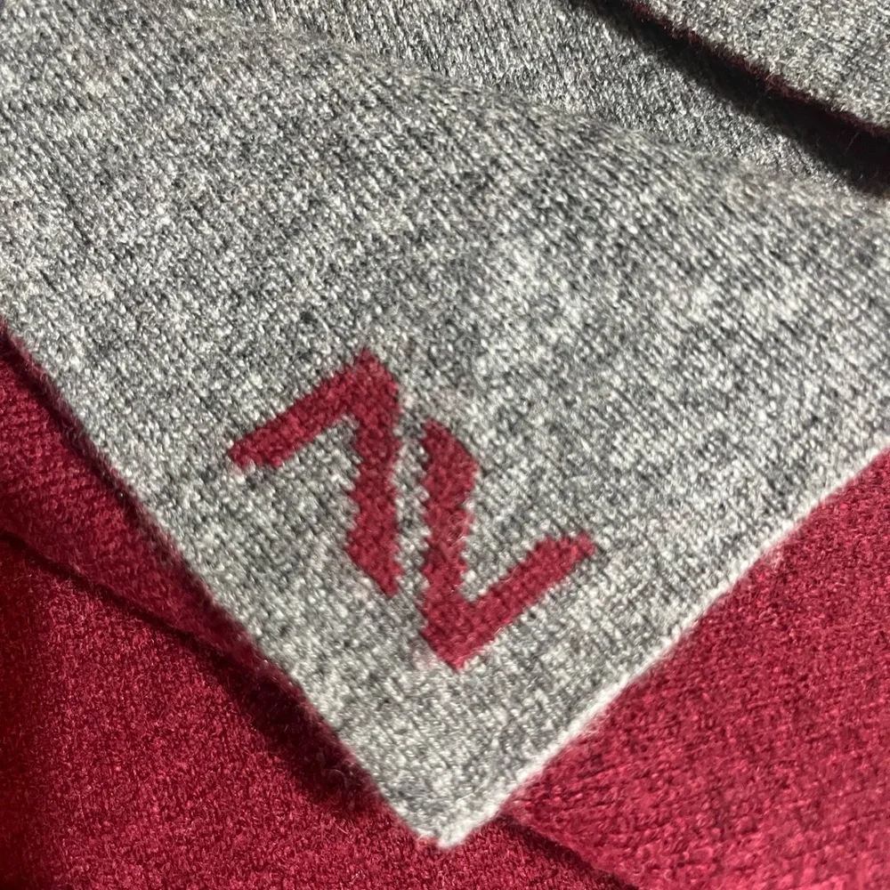 CASHMERE SCARF GRAY AND MAROON NWT. 7 FOR ALL MANKIND